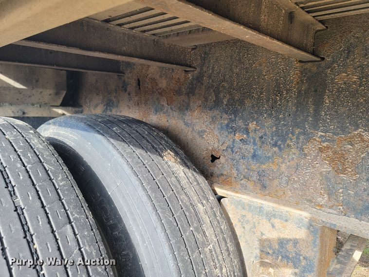 image for item MH9679 2002 Utility Trailers  flatbed trailer