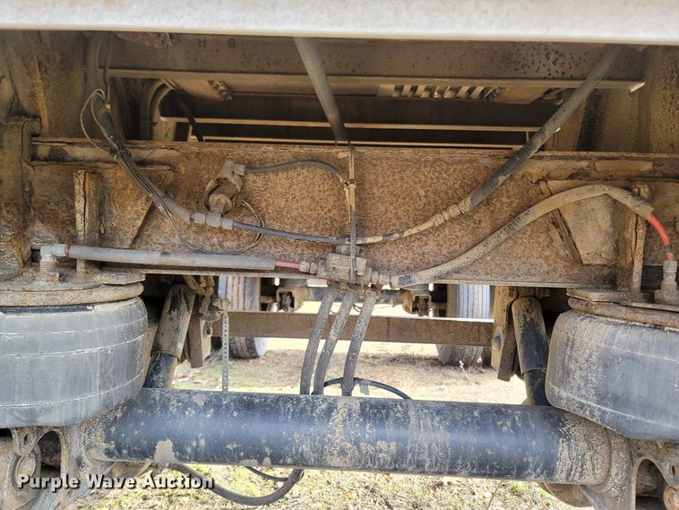 image for item MH9679 2002 Utility Trailers  flatbed trailer