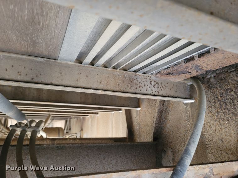 image for item MH9679 2002 Utility Trailers  flatbed trailer