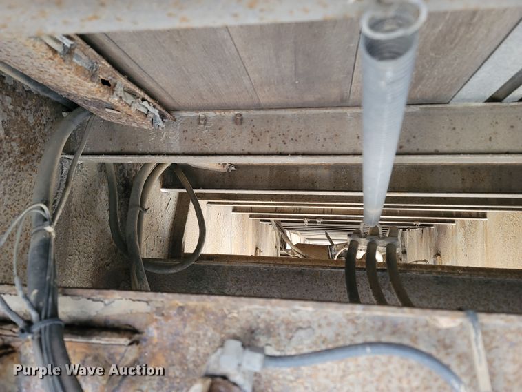 image for item MH9679 2002 Utility Trailers  flatbed trailer