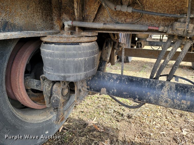 image for item MH9679 2002 Utility Trailers  flatbed trailer