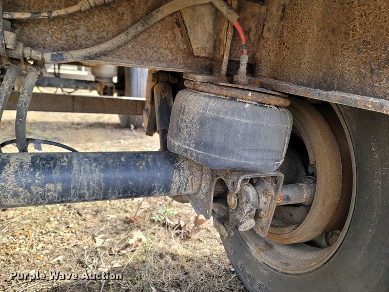 image for item MH9679 2002 Utility Trailers  flatbed trailer