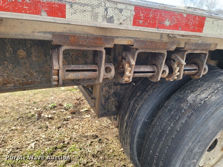 image for item MH9679 2002 Utility Trailers  flatbed trailer
