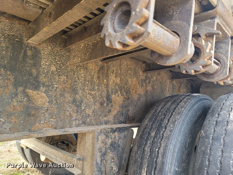 image for item MH9679 2002 Utility Trailers  flatbed trailer