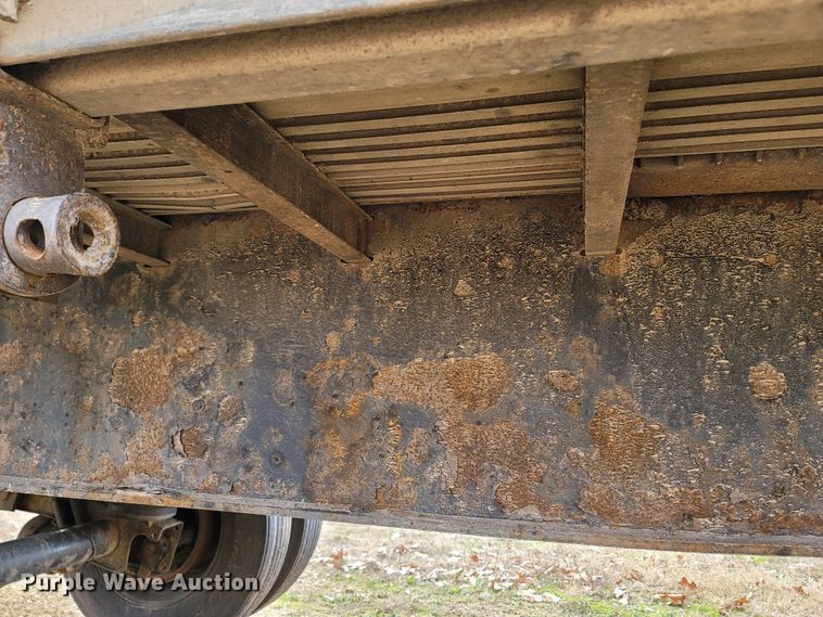 image for item MH9679 2002 Utility Trailers  flatbed trailer