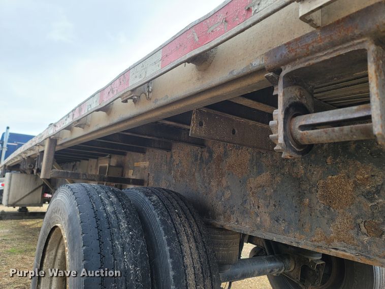 image for item MH9679 2002 Utility Trailers  flatbed trailer