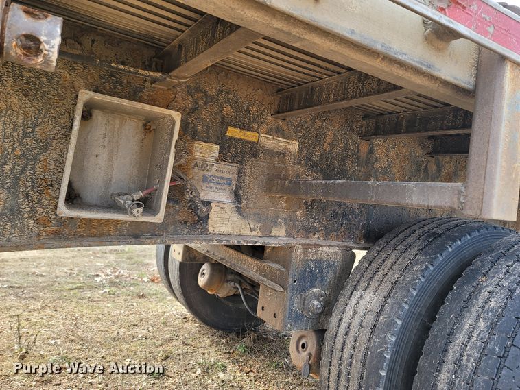 image for item MH9679 2002 Utility Trailers  flatbed trailer