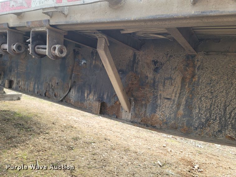 image for item MH9679 2002 Utility Trailers  flatbed trailer