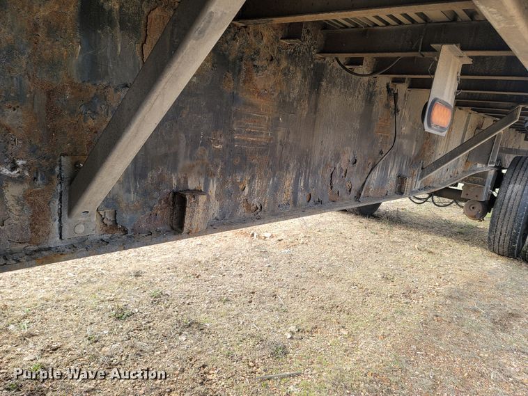 image for item MH9679 2002 Utility Trailers  flatbed trailer