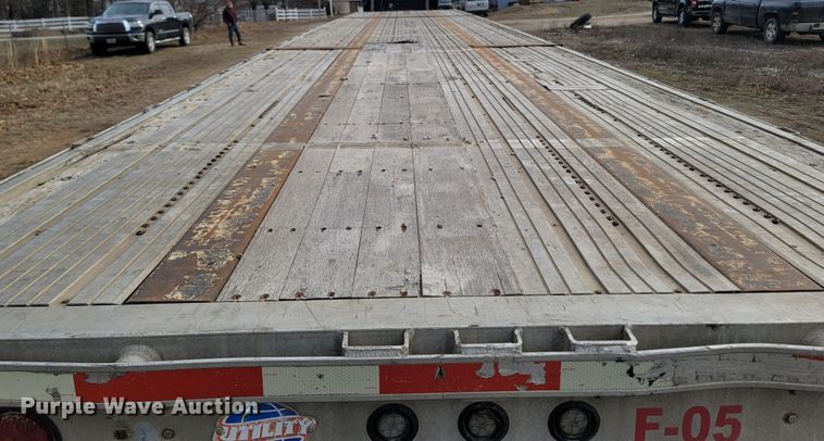 image for item MH9679 2002 Utility Trailers  flatbed trailer
