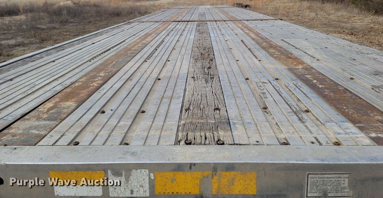 image for item MH9679 2002 Utility Trailers  flatbed trailer