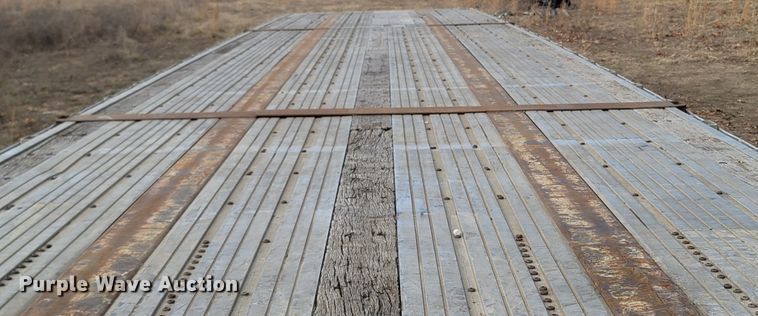 image for item MH9679 2002 Utility Trailers  flatbed trailer