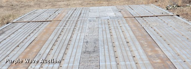 image for item MH9679 2002 Utility Trailers  flatbed trailer