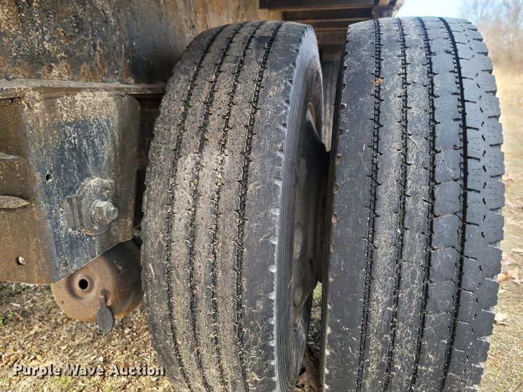 image for item MH9679 2002 Utility Trailers  flatbed trailer