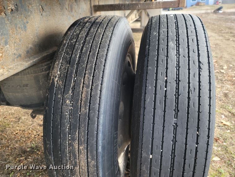 image for item MH9679 2002 Utility Trailers  flatbed trailer