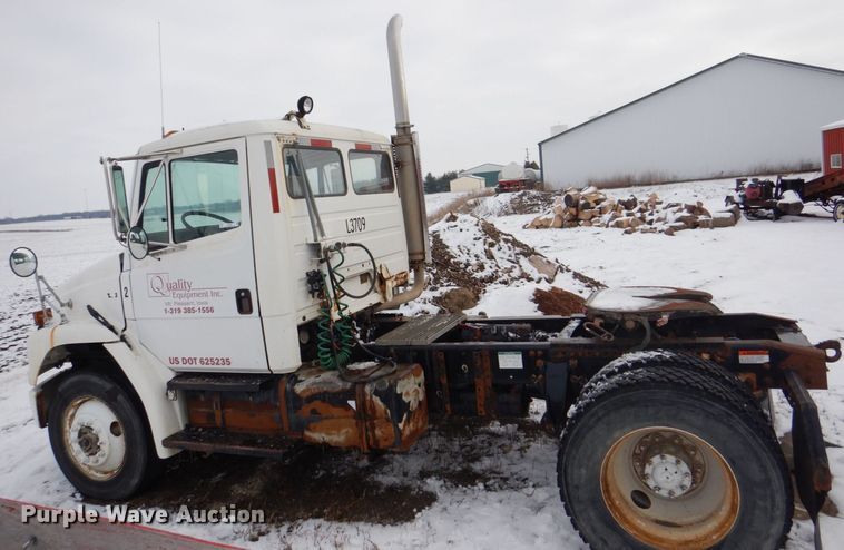 image for item MJ9989 2003 Freightliner FL70  semi truck
