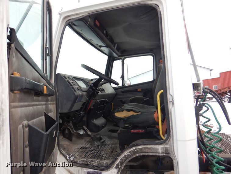 image for item MJ9989 2003 Freightliner FL70  semi truck