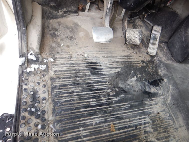 image for item MJ9989 2003 Freightliner FL70  semi truck