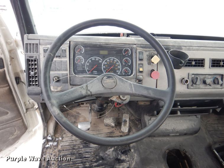 image for item MJ9989 2003 Freightliner FL70  semi truck