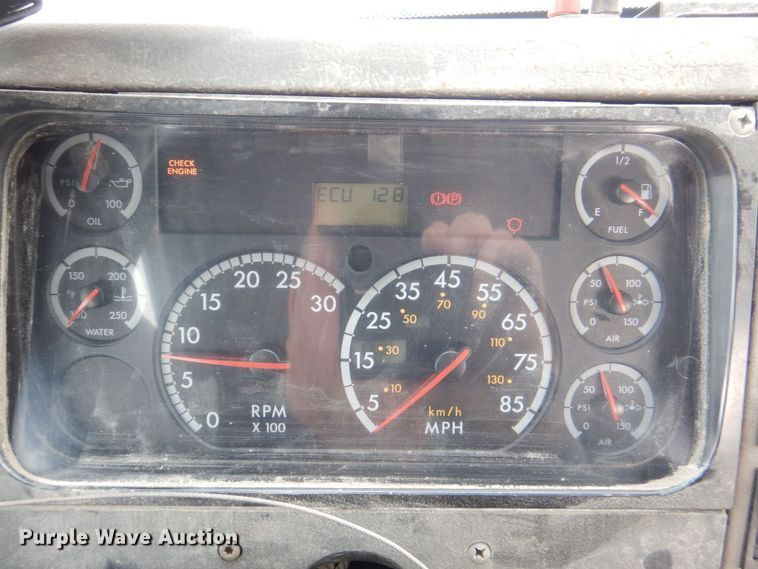 image for item MJ9989 2003 Freightliner FL70  semi truck