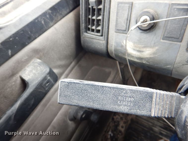 image for item MJ9989 2003 Freightliner FL70  semi truck