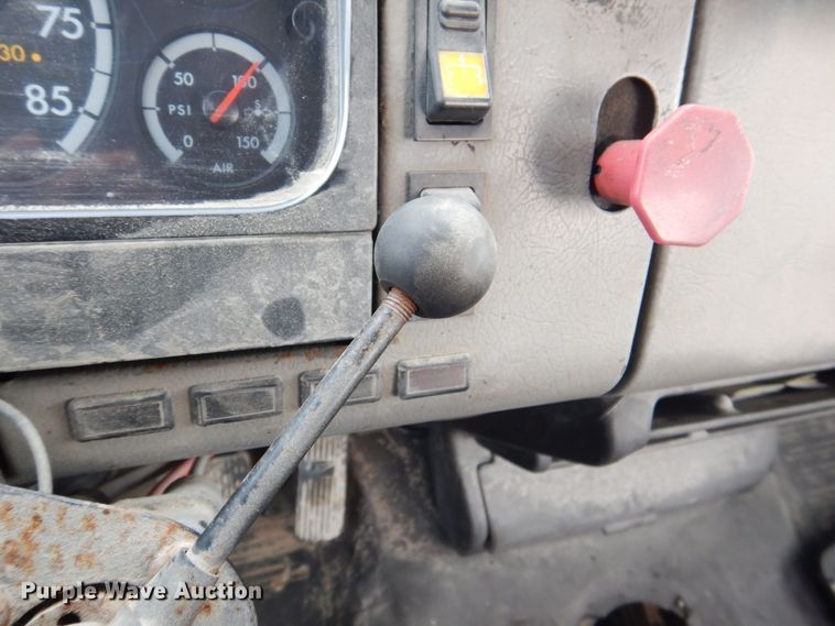 image for item MJ9989 2003 Freightliner FL70  semi truck