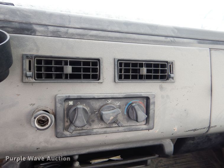 image for item MJ9989 2003 Freightliner FL70  semi truck