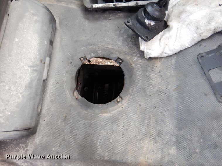 image for item MJ9989 2003 Freightliner FL70  semi truck