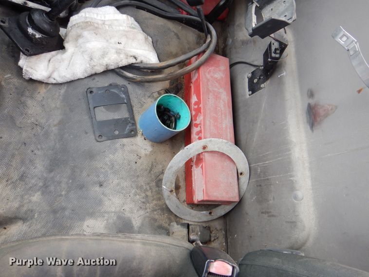 image for item MJ9989 2003 Freightliner FL70  semi truck