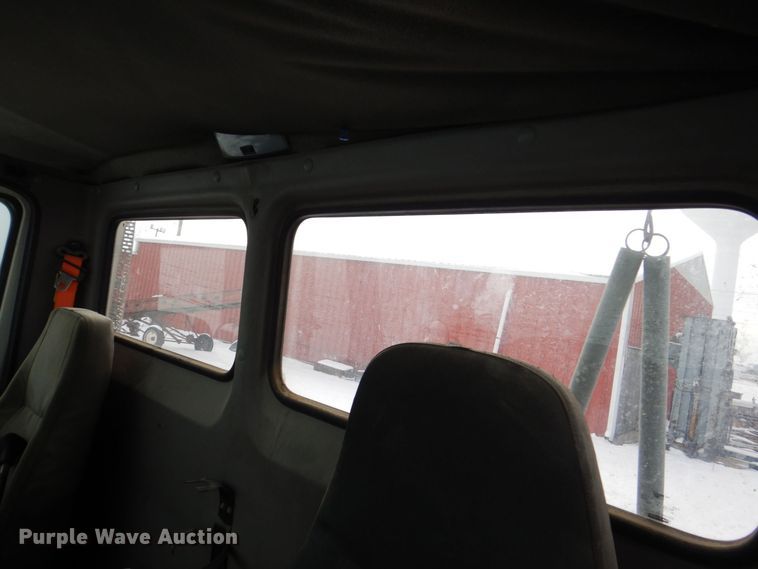 image for item MJ9989 2003 Freightliner FL70  semi truck