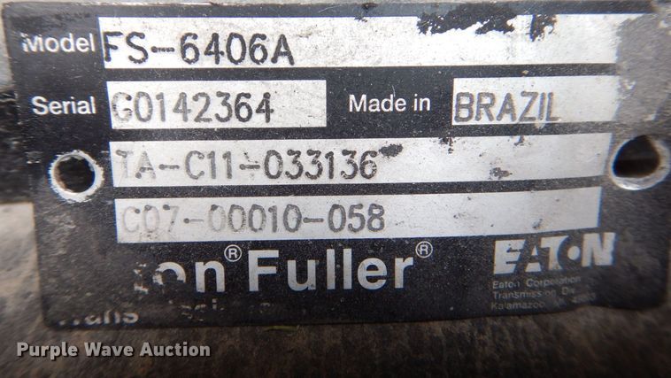 image for item MJ9989 2003 Freightliner FL70  semi truck