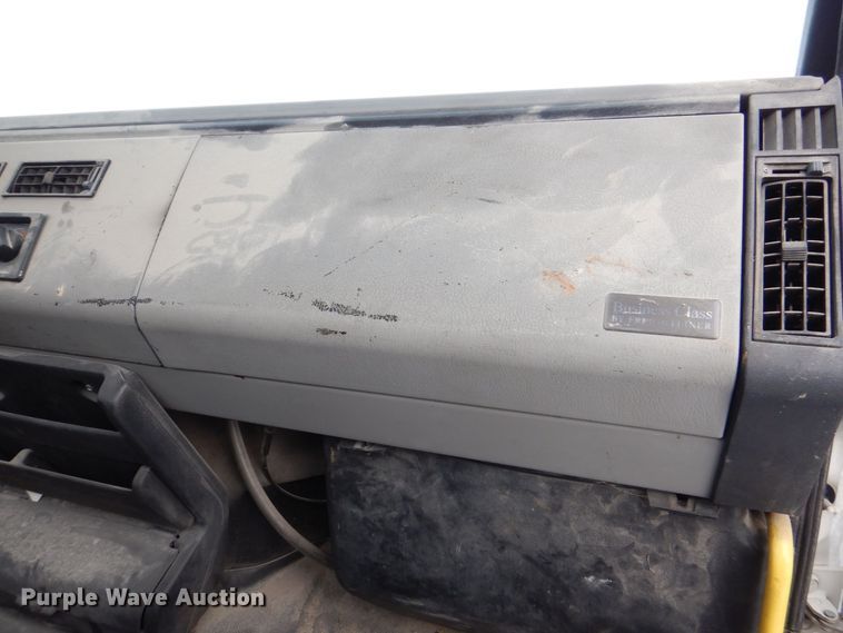 image for item MJ9989 2003 Freightliner FL70  semi truck