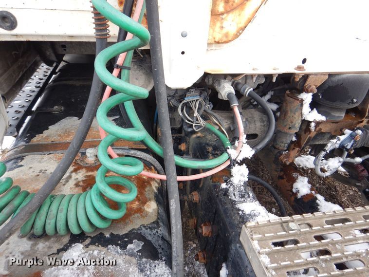 image for item MJ9989 2003 Freightliner FL70  semi truck