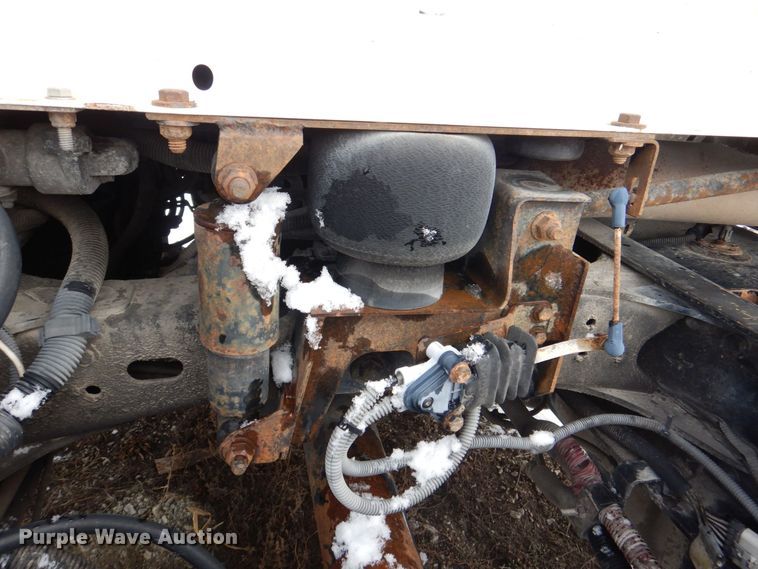 image for item MJ9989 2003 Freightliner FL70  semi truck