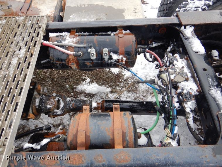 image for item MJ9989 2003 Freightliner FL70  semi truck