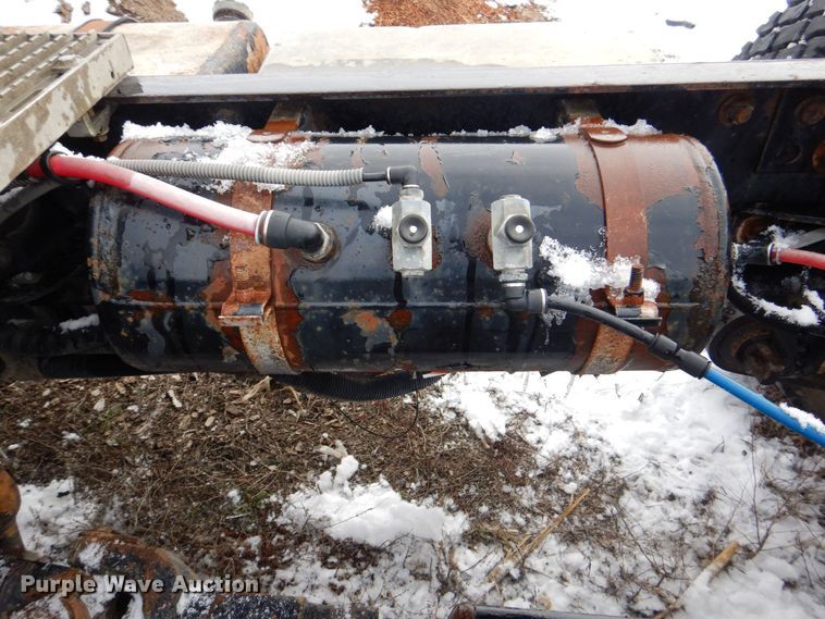 image for item MJ9989 2003 Freightliner FL70  semi truck