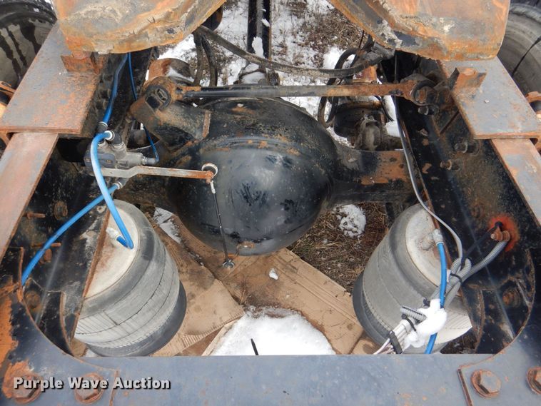 image for item MJ9989 2003 Freightliner FL70  semi truck