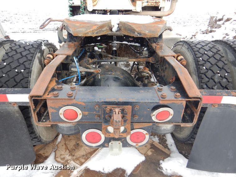 image for item MJ9989 2003 Freightliner FL70  semi truck