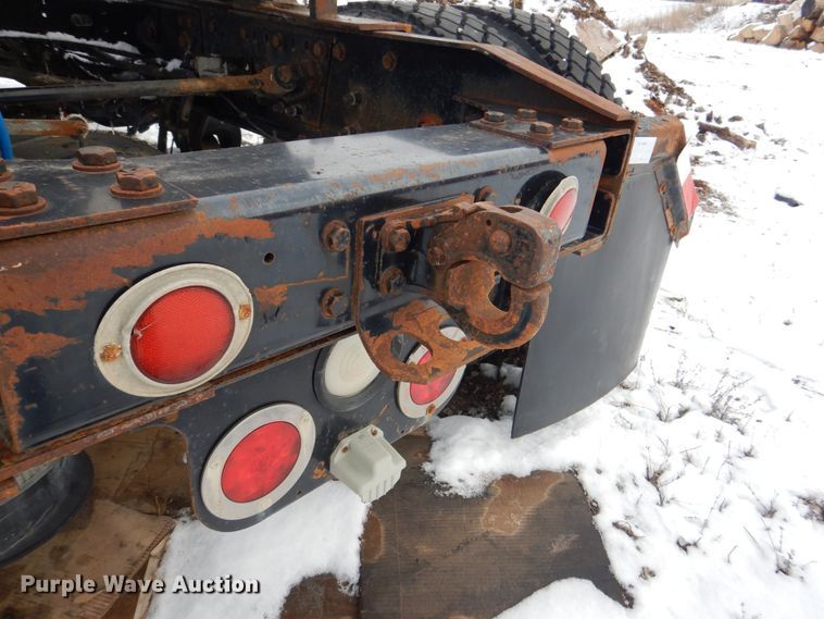 image for item MJ9989 2003 Freightliner FL70  semi truck