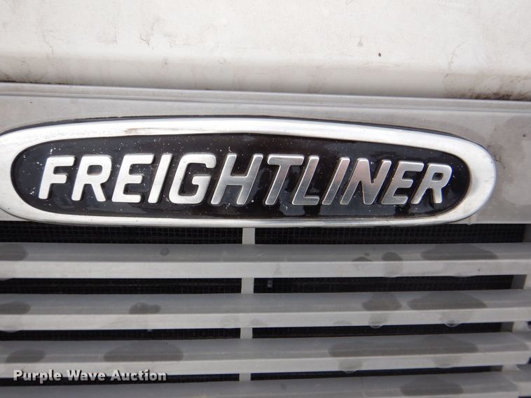 image for item MJ9989 2003 Freightliner FL70  semi truck