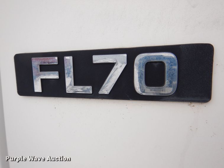 image for item MJ9989 2003 Freightliner FL70  semi truck