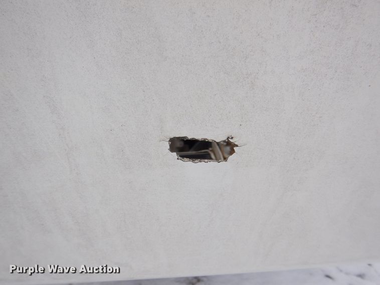 image for item MJ9989 2003 Freightliner FL70  semi truck