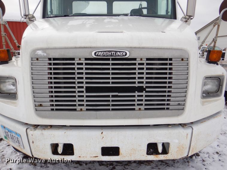 image for item MJ9989 2003 Freightliner FL70  semi truck