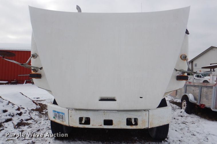 image for item MJ9989 2003 Freightliner FL70  semi truck