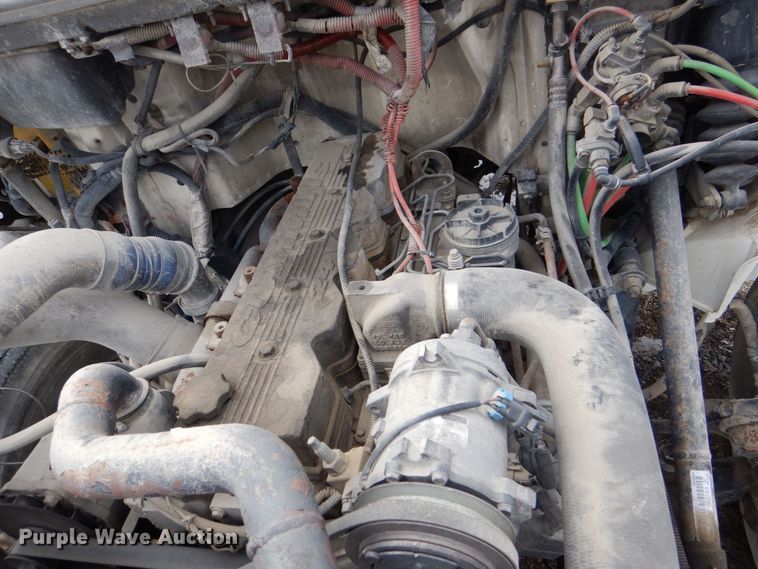 image for item MJ9989 2003 Freightliner FL70  semi truck