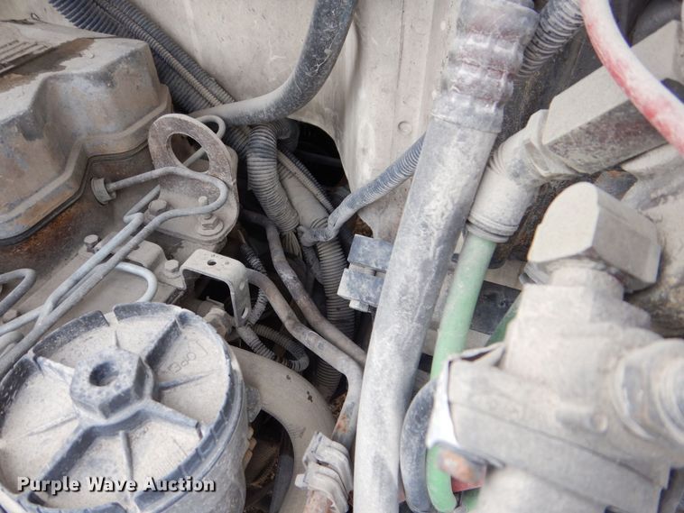 image for item MJ9989 2003 Freightliner FL70  semi truck