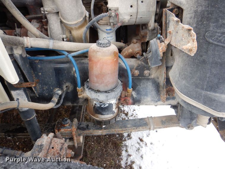 image for item MJ9989 2003 Freightliner FL70  semi truck