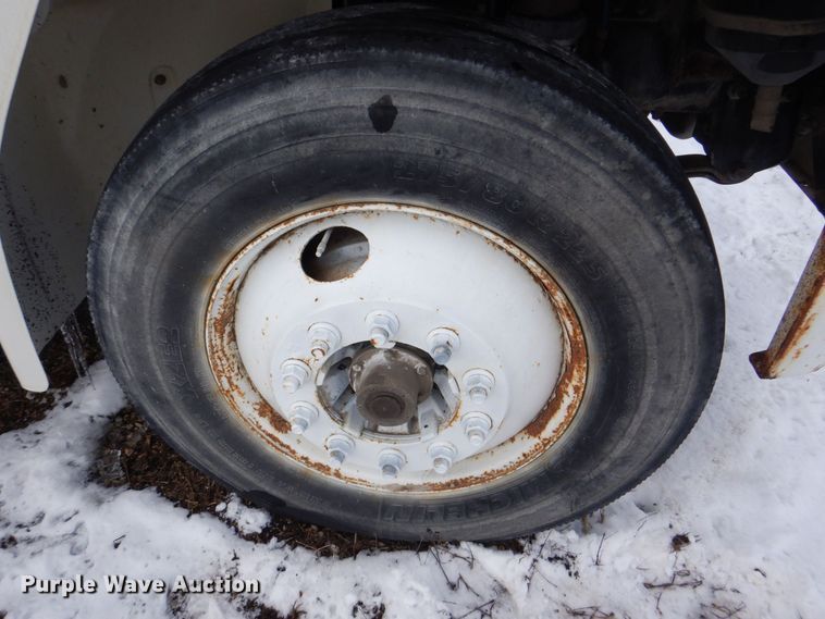 image for item MJ9989 2003 Freightliner FL70  semi truck