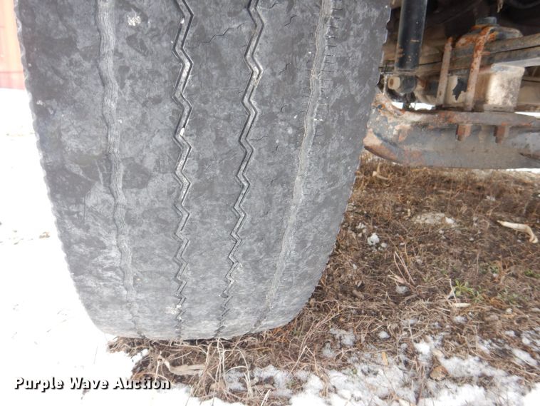 image for item MJ9989 2003 Freightliner FL70  semi truck