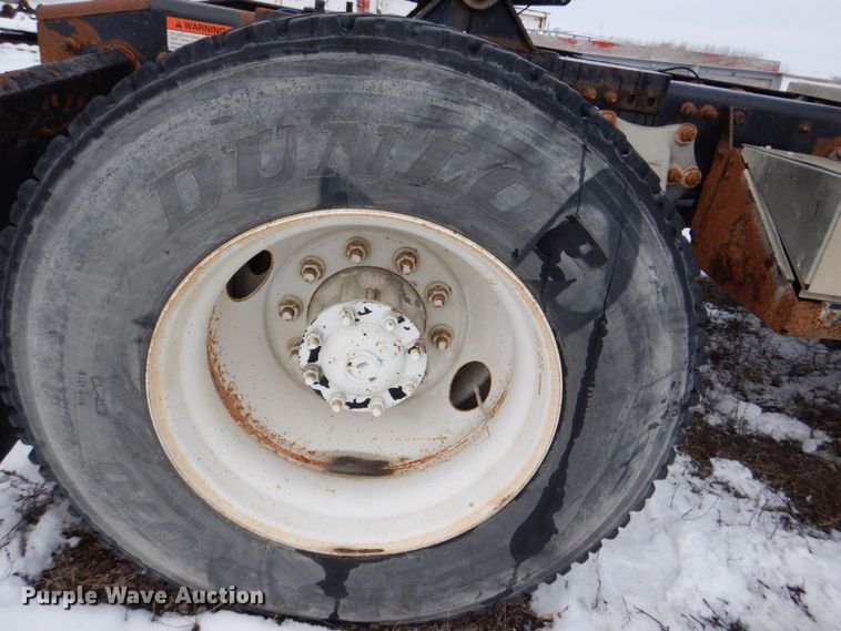 image for item MJ9989 2003 Freightliner FL70  semi truck